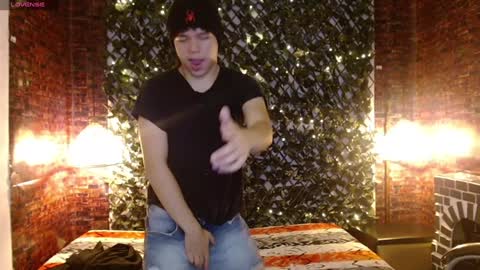 Snapshot of benjamintwink1 chatting on 01.10.25 BENJAMIN online show from 01.10.25