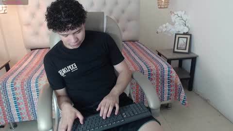 Snapshot of benjamintwink1 chatting on 02.02.25 BENJAMIN online show from 02.02.25