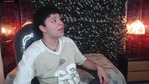 Snapshot of benjamintwink1 chatting on 03.10.25 BENJAMIN online show from 03.10.25