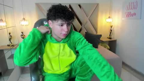 Snapshot of benjamintwink1 chatting on 09.08.25 BENJAMIN online show from 09.08.25