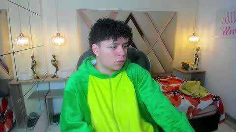 Snapshot of benjamintwink1 chatting on 09.13.25 BENJAMIN online show from 09.13.25