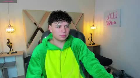 Snapshot of benjamintwink1 chatting on 09.23.25 BENJAMIN online show from 09.23.25