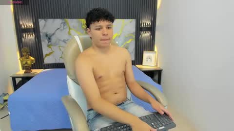 Snapshot of benjamintwink1 chatting on 09.29.25 BENJAMIN online show from 09.29.25