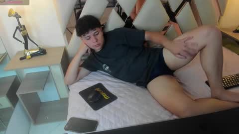 Snapshot of benjamintwink1 chatting on 10.01.25 BENJAMIN online show from 10.01.25