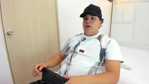 Snapshot of bennett_alejoo chatting on 09.17.25 bennett_alejoo online show from 09.17.25