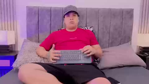 Snapshot of bennett_alejoo chatting on 09.18.25 bennett_alejoo online show from 09.18.25