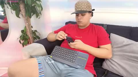 Snapshot of bennett_alejoo chatting on 10.05.25 bennett_alejoo online show from 10.05.25