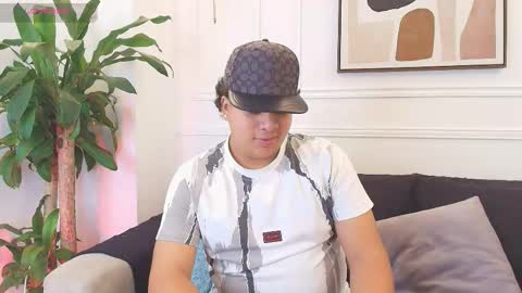 Snapshot of bennett_alejoo chatting on 10.28.25 bennett_alejoo online show from 10.28.25