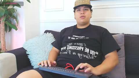 Snapshot of bennett_alejoo chatting on 11.01.25 bennett_alejoo online show from 11.01.25