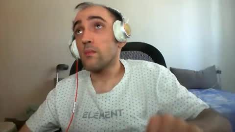 Snapshot of bentish chatting on 09.28.25 bentish online show from 09.28.25