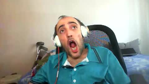 Snapshot of bentish chatting on 10.04.25 bentish online show from 10.04.25