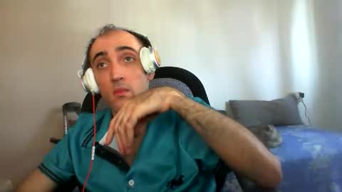 Snapshot of bentish chatting on 10.06.25 bentish online show from 10.06.25