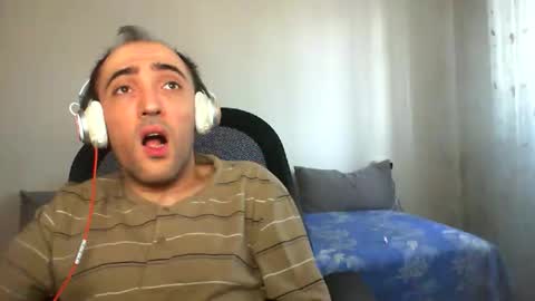 Snapshot of bentish chatting on 10.08.25 bentish online show from 10.08.25