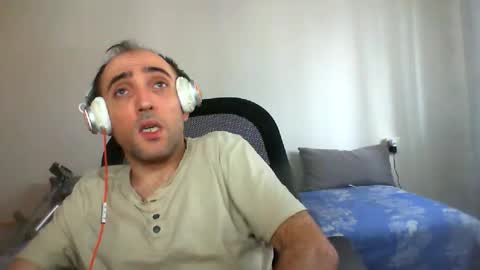 Snapshot of bentish chatting on 10.19.25 bentish online show from 10.19.25