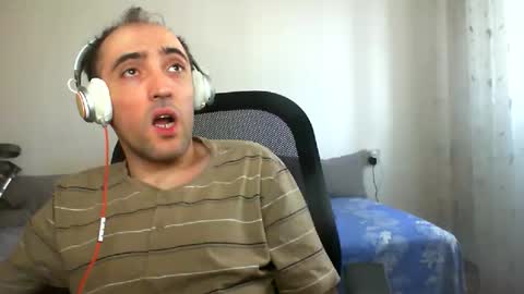 Snapshot of bentish chatting on 10.23.25 bentish online show from 10.23.25