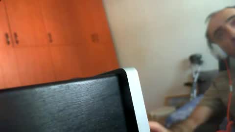 Snapshot of bentish chatting on 10.24.25 bentish online show from 10.24.25