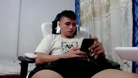 Snapshot of bergon30 chatting on 03.04.25 Bergon77 online show from 03.04.25