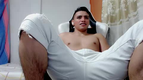 Snapshot of bergon30 chatting on 03.10.25 Bergon77 online show from 03.10.25