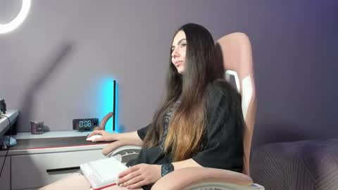 Snapshot of beriesniks chatting on 09.30.25 BeriesNiks online show from 09.30.25