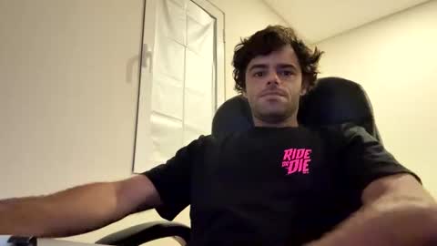 Snapshot of berltex chatting on 10.26.25 Berltex online show from 10.26.25