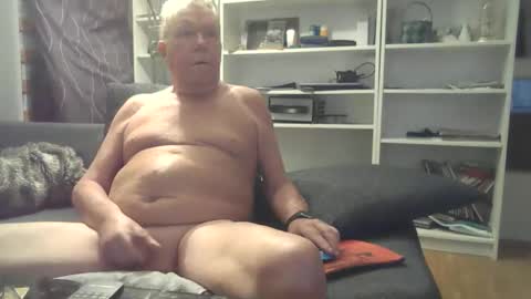 Snapshot of berra3232 chatting on 10.07.25 berra online show from 10.07.25