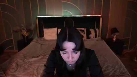 Violette online show from 11.21.25