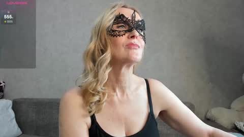 Snapshot of best__angelica chatting on 11.01.25 best__angelica online show from 11.01.25