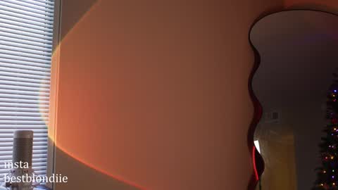 Chloe Next stream on Friday online show from 12.20.24