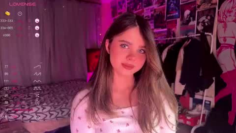 Snapshot of bestie_me chatting on 10.24.25 Emily  Stream every day  online show from 10.24.25