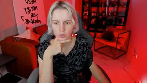 Snapshot of bethanycloud chatting on 10.20.25 Bethany online show from 10.20.25
