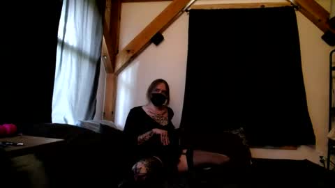 Snapshot of betsybradcock chatting on 06.12.26 Betsy online show from 06.12.26