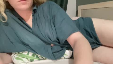 Snapshot of betteketty chatting on 11.22.25 Bette online show from 11.22.25