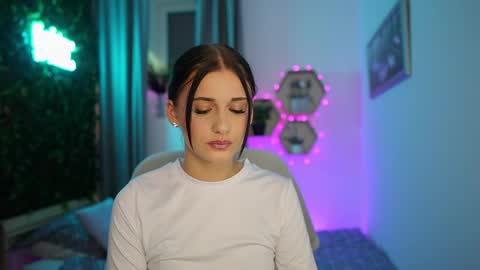 Betty Grey online show from 09.18.25