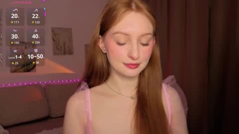 Snapshot of betty_twilight chatting on 11.10.25 bettyyy online show from 11.10.25