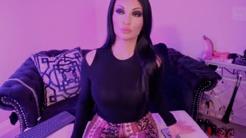 NatashaxoBangs online show from 02.16.25