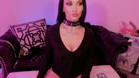 NatashaxoBangs online show from 02.24.25