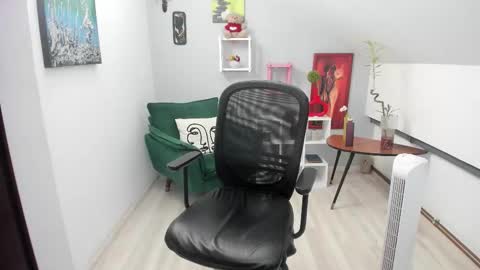 Snapshot of bettyjamess chatting on 10.23.25 bettyjamess online show from 10.23.25