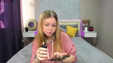Snapshot of bettyurbane chatting on 09.17.25 Mila Sweet online show from 09.17.25