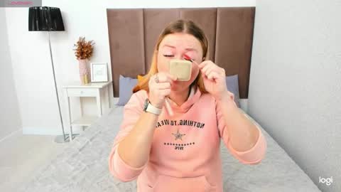 Snapshot of bettyurbane chatting on 09.30.25 Mila Sweet online show from 09.30.25