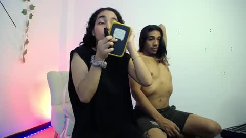 between two skins online show from 09.09.25