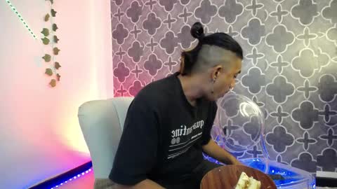 between two skins online show from 09.17.25