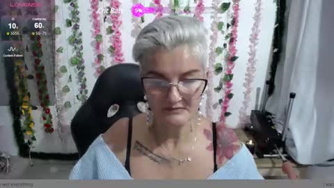 Snapshot of bety_cum3 chatting on 01.04.25 bibiana online show from 01.04.25