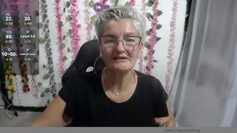 Snapshot of bety_cum3 chatting on 01.14.25 bibiana online show from 01.14.25