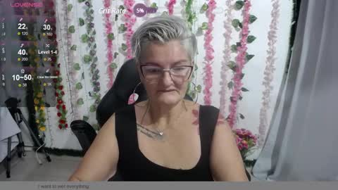 Snapshot of bety_cum3 chatting on 01.15.25 bibiana online show from 01.15.25