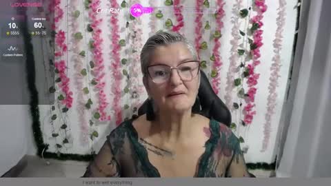 Snapshot of bety_cum3 chatting on 02.01.25 bibiana online show from 02.01.25