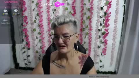 Snapshot of bety_cum3 chatting on 02.02.25 bibiana online show from 02.02.25