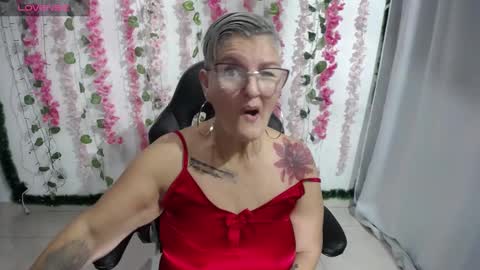 Snapshot of bety_cum3 chatting on 02.04.25 bibiana online show from 02.04.25