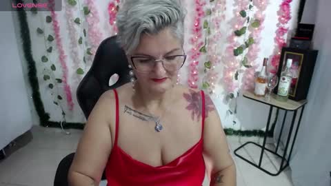 Snapshot of bety_cum3 chatting on 02.14.25 bibiana online show from 02.14.25