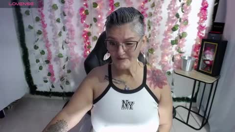 Snapshot of bety_cum3 chatting on 02.16.25 bibiana online show from 02.16.25