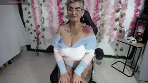 Snapshot of bety_cum3 chatting on 02.19.25 bibiana online show from 02.19.25